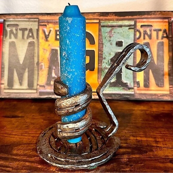 Rustic Horse Shoe Iron Candle Holder - Picture 1 of 16